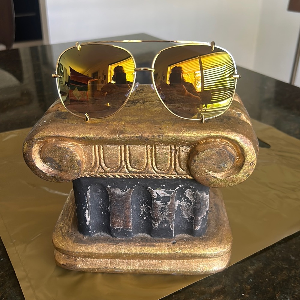 Sunglasses "Golden Lens" **Free with purchase of $30 or more **
